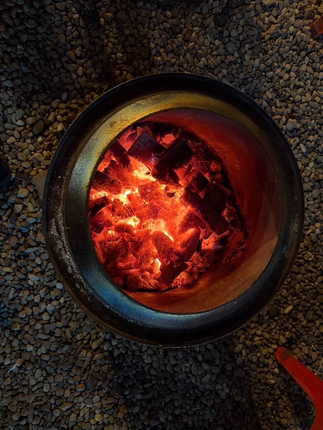 A fireside space to unwind and relax♪