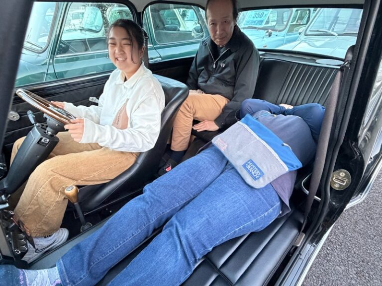 ミニがそばに、、、、。